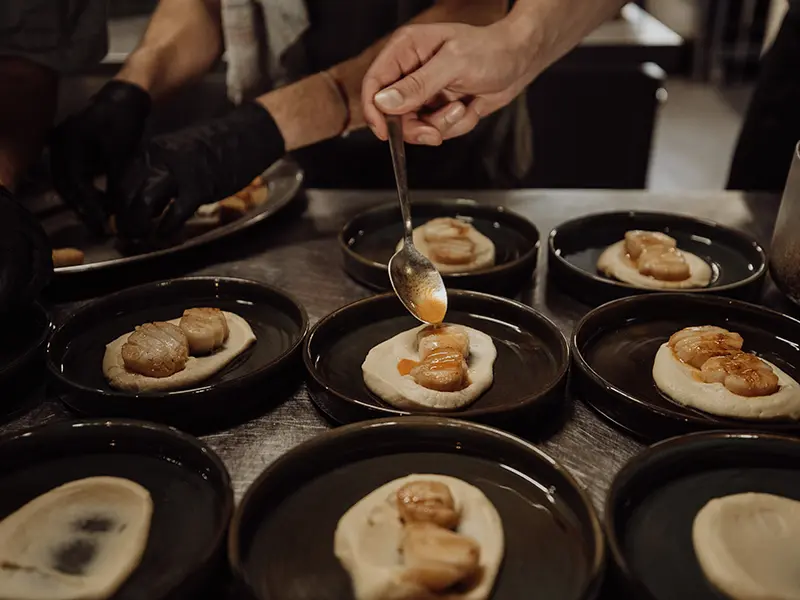 voorgerechten worden opgemaakt voor een diner event